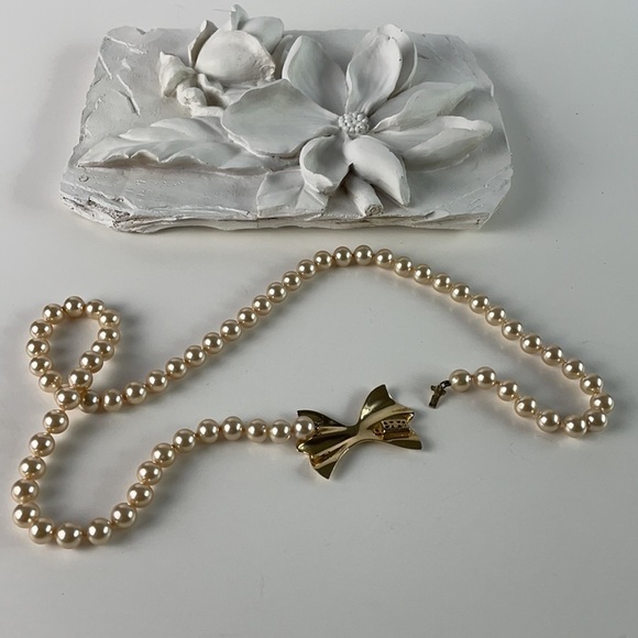 Vintage Champagne Pearls with Gold Bow Clasp - Picture 8 of 11